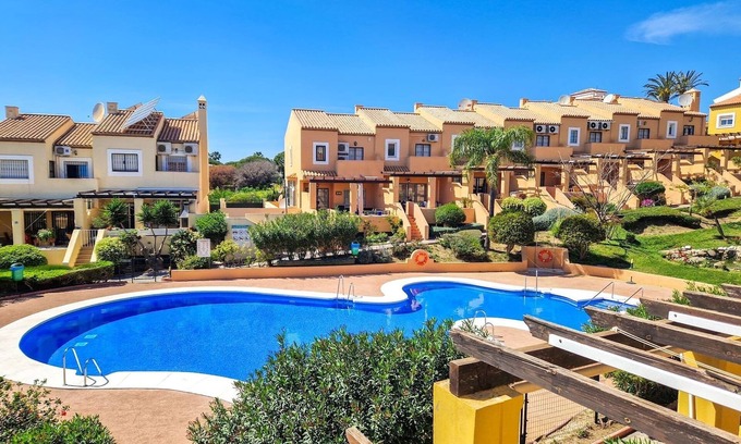 Calahonda Ski Chalet | 3 bed in Los Jarales Calahonda close to the beach