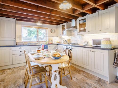 Narberth House | 3 Bed in Narberth 79443