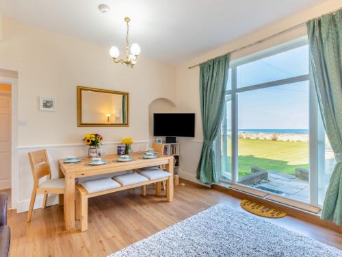 Seahouses Apartment | 3 Bed in Seahouses 90727