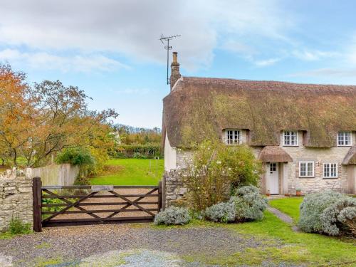 Holworth House | 3 Bed in Whitcombe DC089