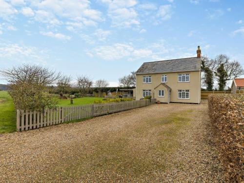 Winterton-on-Sea House | 3 Bed in Winterton-on-Sea 46478