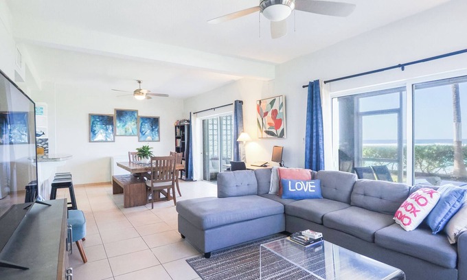 Bodden Town Condo | 3 Bed Oceanview condo with beach