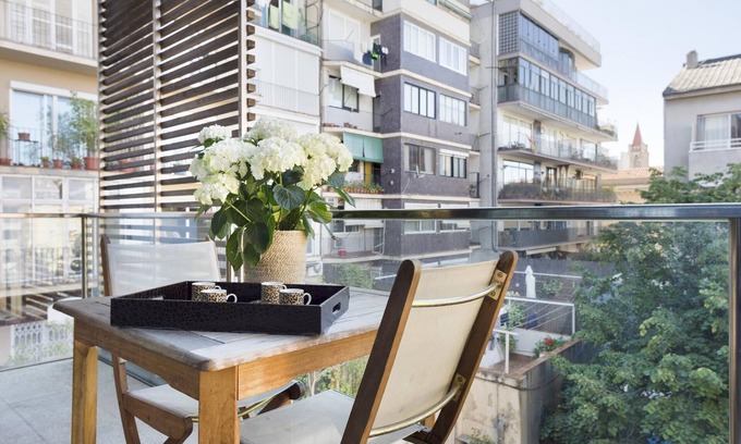 Sant Gervasi Apartment | 3 bed Private terrace 6 pax in the center of Barcelona Free WiFi