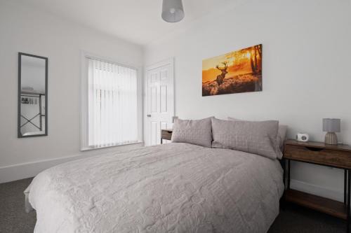 Cleethorpes House | 3-Bed Retreat with Free Parking and Long Stay Deals