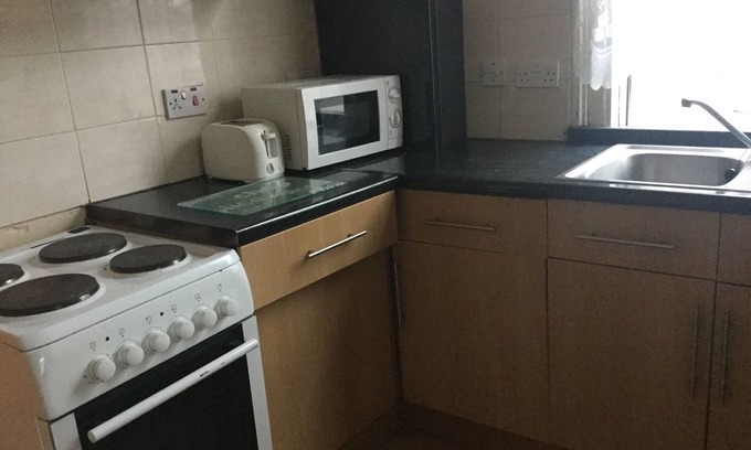 Tottenham Hale Apartment | 3 BED Room FLAT NEAR TOTTENHAM HALE SHOPPING CENTRE