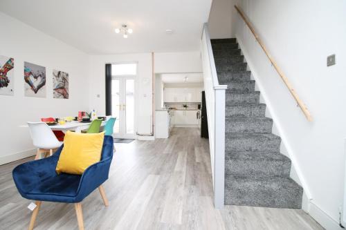 Port Talbot House | 3-Bed Townhouse - Central, Free parking