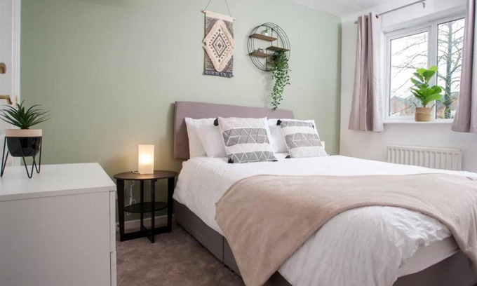 Stafford House | 3 Bed Townhouse Stafford