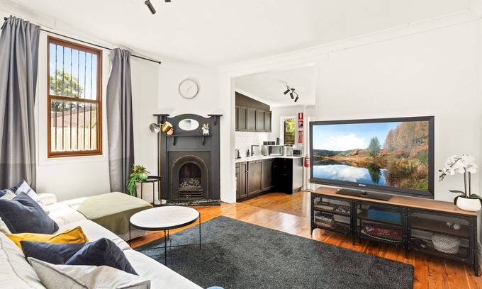 Newtown House | 3-Bed Victorian House with Alfresco Dining