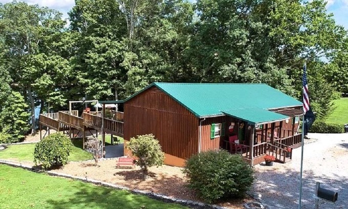 Scottsville Cabin | 3 Bedroom, 1 1/2 bath, Lakeview Cabin -pontoon available- June-Sept