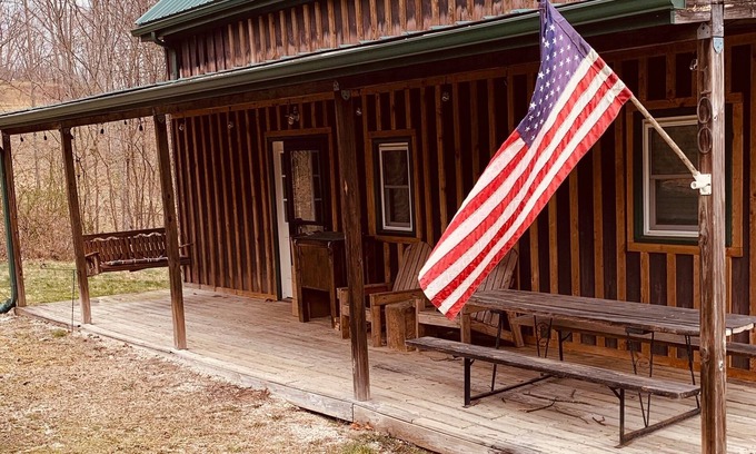 Wellington Cabin | 3 bedroom 1 full bath cabin 10 minutes from Cave Run Lake