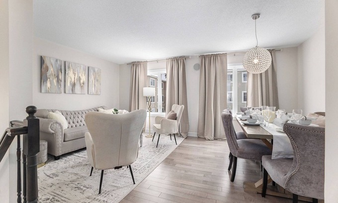 Ottawa Division House | 3 bedroom 2.5 Bath house- Short-term