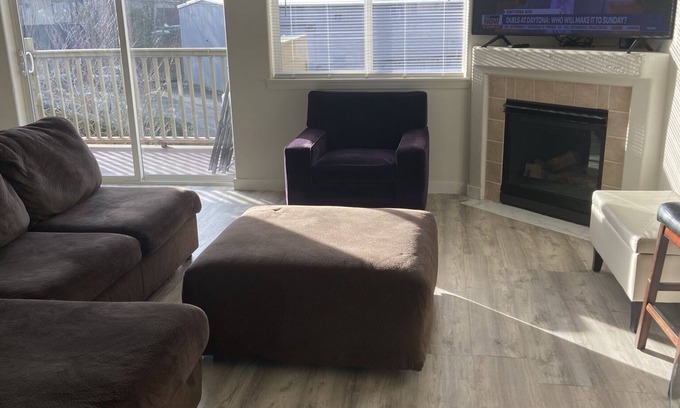 Wilkes House | 3 bedroom, 2.5 bath townhouse close to pdx