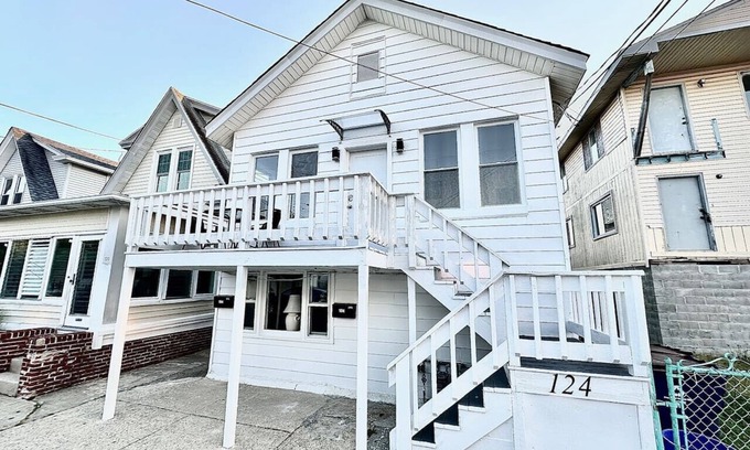 Ventnor City Apartment | 3 Bedroom! 2 BA! Close 2 Beach! Ventnor!