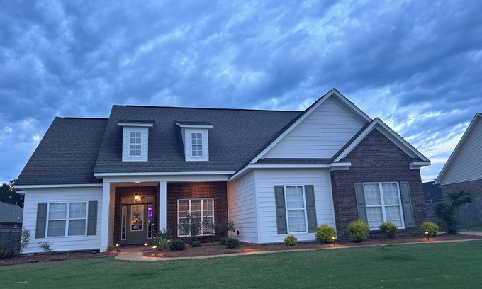 Twelve Oaks House | 3 bedroom 2 bath Home 🏠