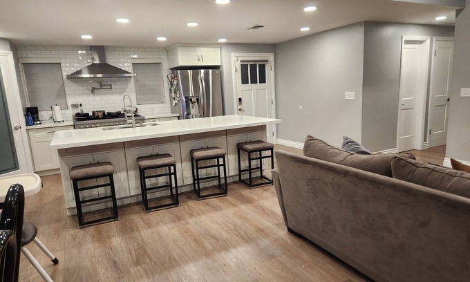 Northwest Anaheim House | 3 Bedroom 2 bath house w/Pool & BBQ close to Knotts and Disney