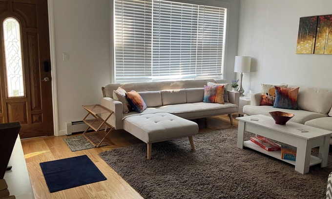 Queens House | 3-bedroom 2-bath house in quiet FLUSHING - WiFi, AC, fully furnished + 1 parking