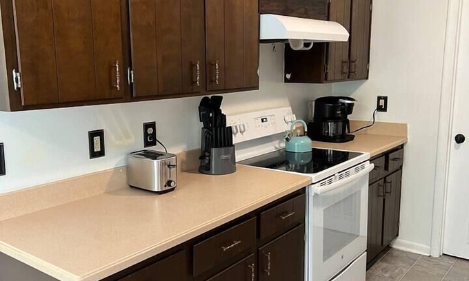 Tallahassee Apartment | 3 bedroom 2 bath, minutes to campuses and Capital