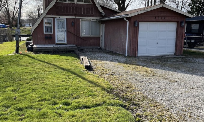 Pierceton House | 3 bedroom 2 bath renovated A frame on channel to Kuhn lake and the Barbee Chain