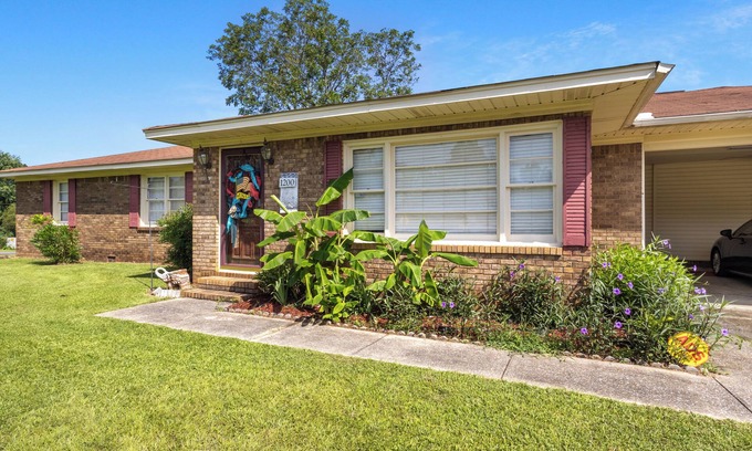Taylorville House | 3-bedroom/2-bath Tropical Paradise house minutes from downtown and the stadium.