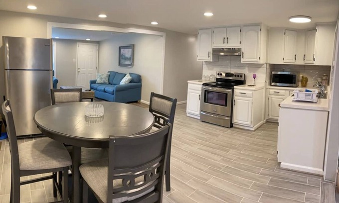 Harbinger House | 3 bedroom 2 bath Vacation Home near beach