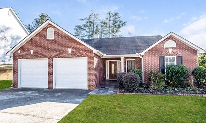 Decatur House | 3 bedroom 2 bathroom home close to downtown & the airport!