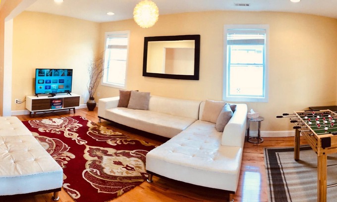 Nauck House | 3 Bedroom 2 Full Bath Arlington House