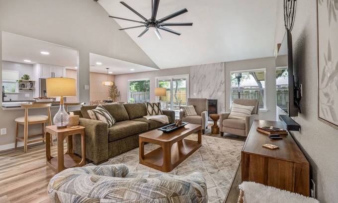 Anderson Mill House | 3 bedroom 2bath updated home located in northwest Austin close to public pool