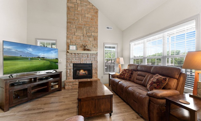 Branson West Villa | 3 Bedroom/3 Bathroom Stonebridge Villa Near Silver Dollar City, Table Rock Lake