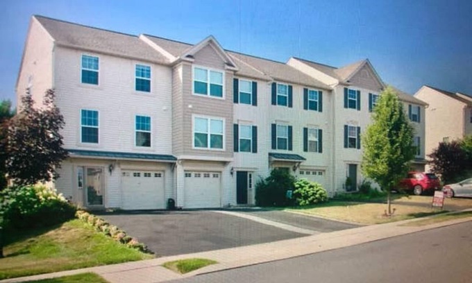 Bellefonte House | 3 Bedroom, 3 Bathroom, Townhouse, 7 Miles from Penn State