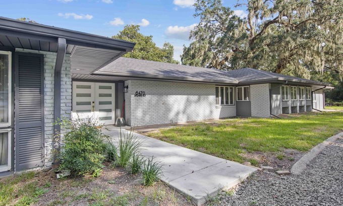 St. Martinville House | 3-bedroom, 4 1/2 baths, house with WiFi, AC in wooded area in Saint Martinville