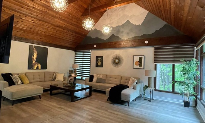 Ajax House | 3 Bedroom + 4 Washroom Cottage Home on a Large Private Lot Surrounded by Trees