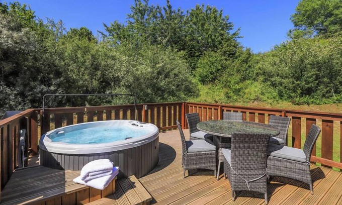 Winchester Cabin | 3 Bedroom, 5 star, award winning Lodge with luxurious hot tub (sleeps 6)