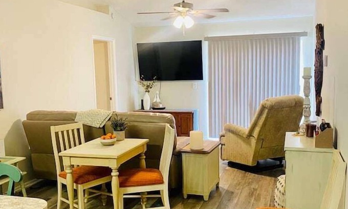 Memphis Apartment | 3 Bedroom 688628 by Houzlet