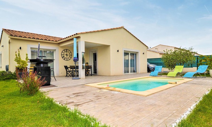 Saint-Victor-la-Coste House | 3 bedroom accommodation in St Victor la Coste