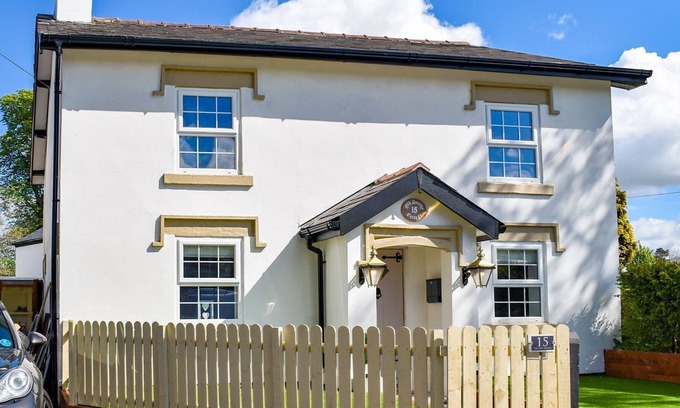 Knott End-on-Sea Cottage | 3 bedroom accommodation in Singleton, near Poulton-le-Fylde
