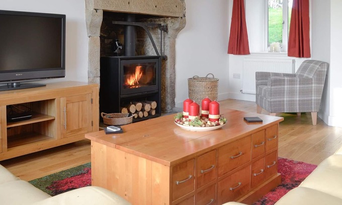 Lochwinnoch Cottage | 3 bedroom accommodation in Near Lochwinnoch