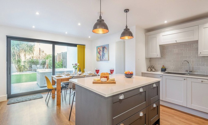 Holland-On-Sea Cottage | 3 bedroom accommodation in Clacton-on-Sea