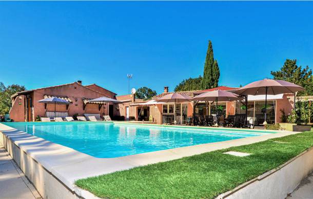 Mondragon House | 3 bedroom accommodation in Mondragon