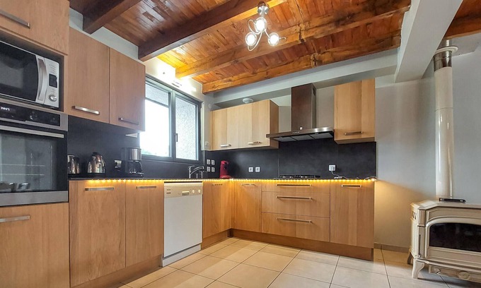Saint-Hostien House | 3 bedroom accommodation in Saint-Hostien
