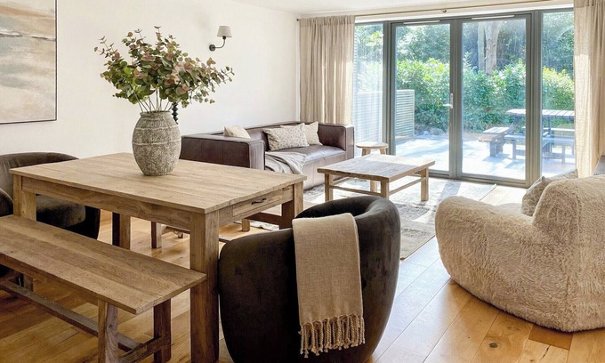 Carnon Downs Ski Chalet | 3 bedroom accommodation in Carnon Downs