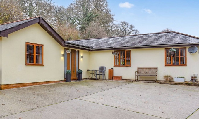 Exeter Cottage | 3 bedroom accommodation in Nadderwater