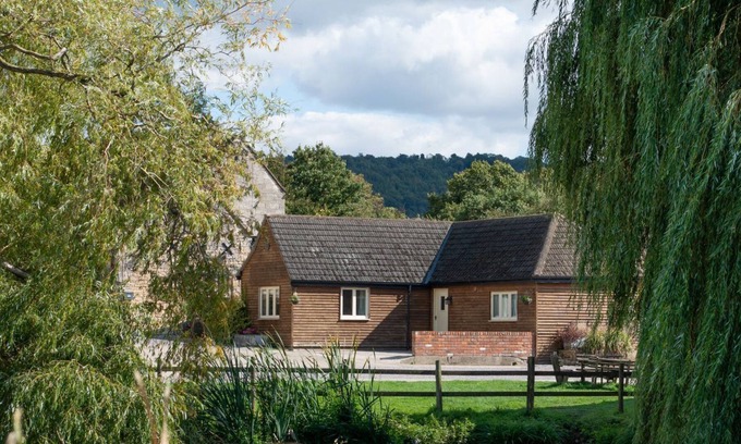 King's Stanley Cottage | 3 bedroom accommodation in Near Stroud
