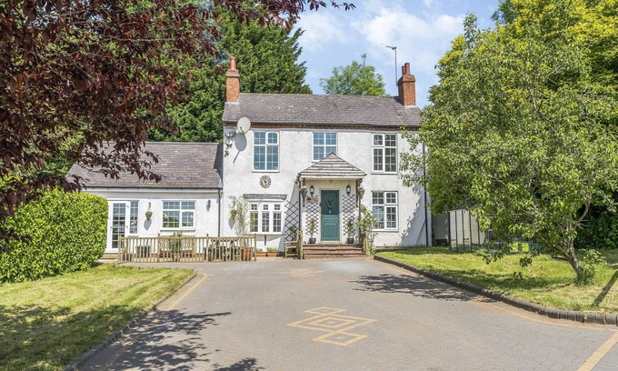Hopwood Cottage | 3 bedroom accommodation in Hopwood, Nr Alvechurch