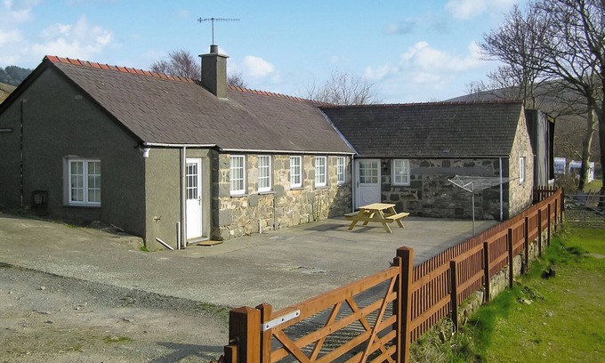 Trefor Cottage | 3 bedroom accommodation in Trefor, Near Caernarfon