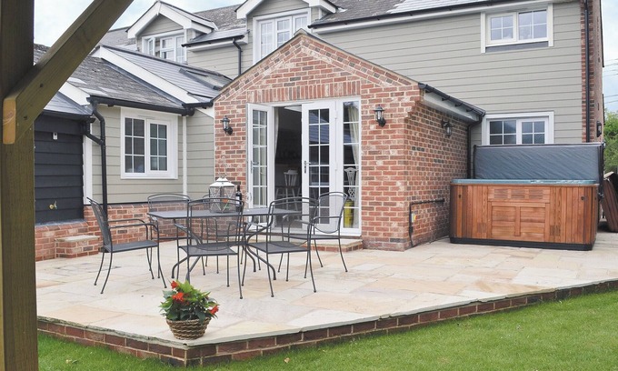 Stowmarket Cottage | 3 bedroom accommodation in Pettaugh, near Stowmarket