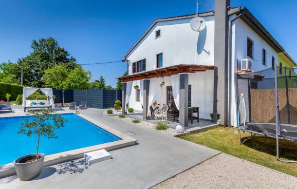 Rezanci Apartment | 3 bedroom accommodation in Svetvincenat