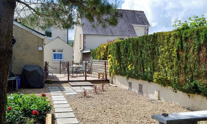Ammanford Cottage | 3 bedroom accommodation in Garnant, near Ammanford