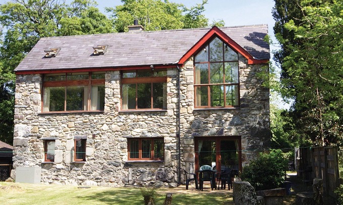 Llanrug Cottage | 3 bedroom accommodation in Llanrug, near Caernarfon
