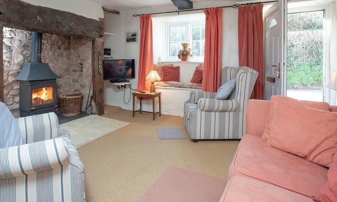 Cullompton Cottage | 3 bedroom accommodation in Kentisbeare, near Cullompton