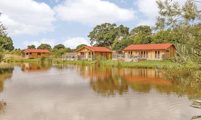 Welsh Frankton Ski Chalet | 3 bedroom accommodation in Ellesmere